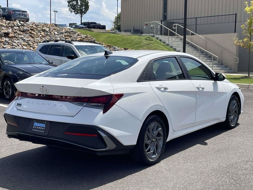 Used 2024 White Hyundai SEL image 3