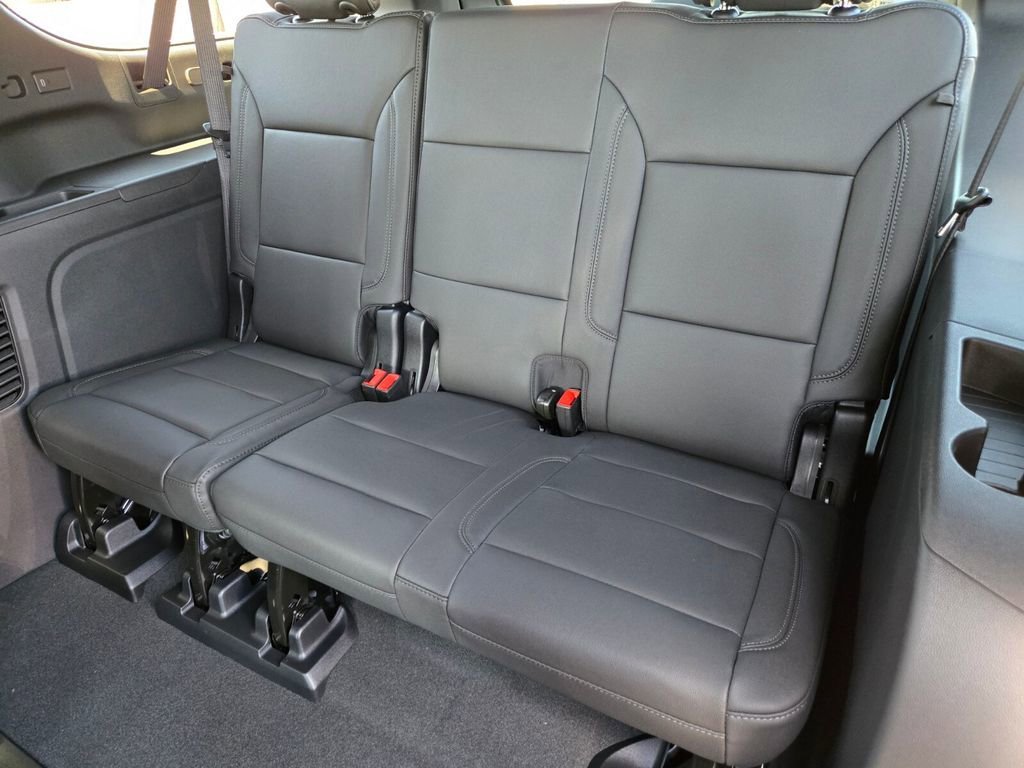 2026 Chevrolet Suburban Z71 - Photo 10