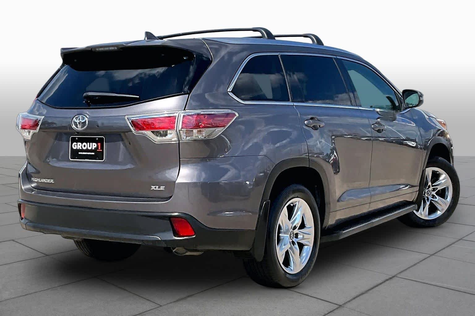 Used 2015 Predawn Gray Mica Toyota XLE image 13