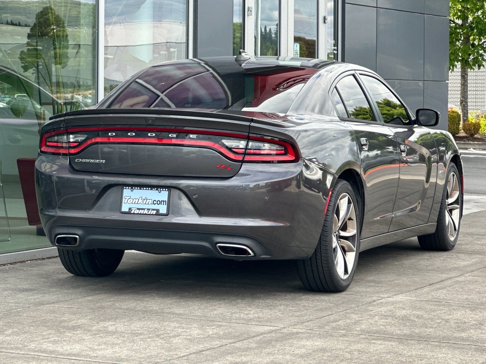 Used 2016 Granite Crystal Metallic Clearcoat Dodge R/T image 3
