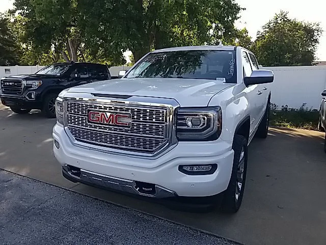 Used 2018 WHITE FROST TRICOAT GMC Denali image 13