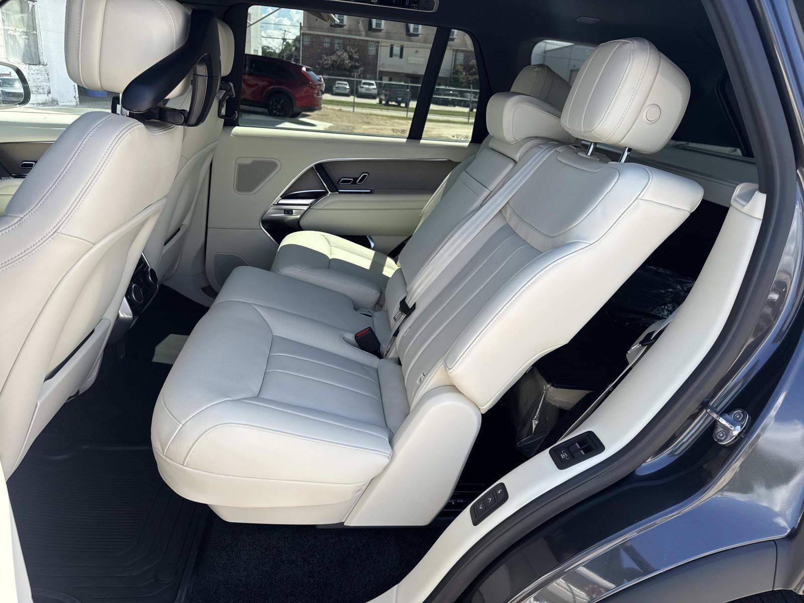 New 2026 Carpathian Grey LAND ROVER SE 7 Seats image 8