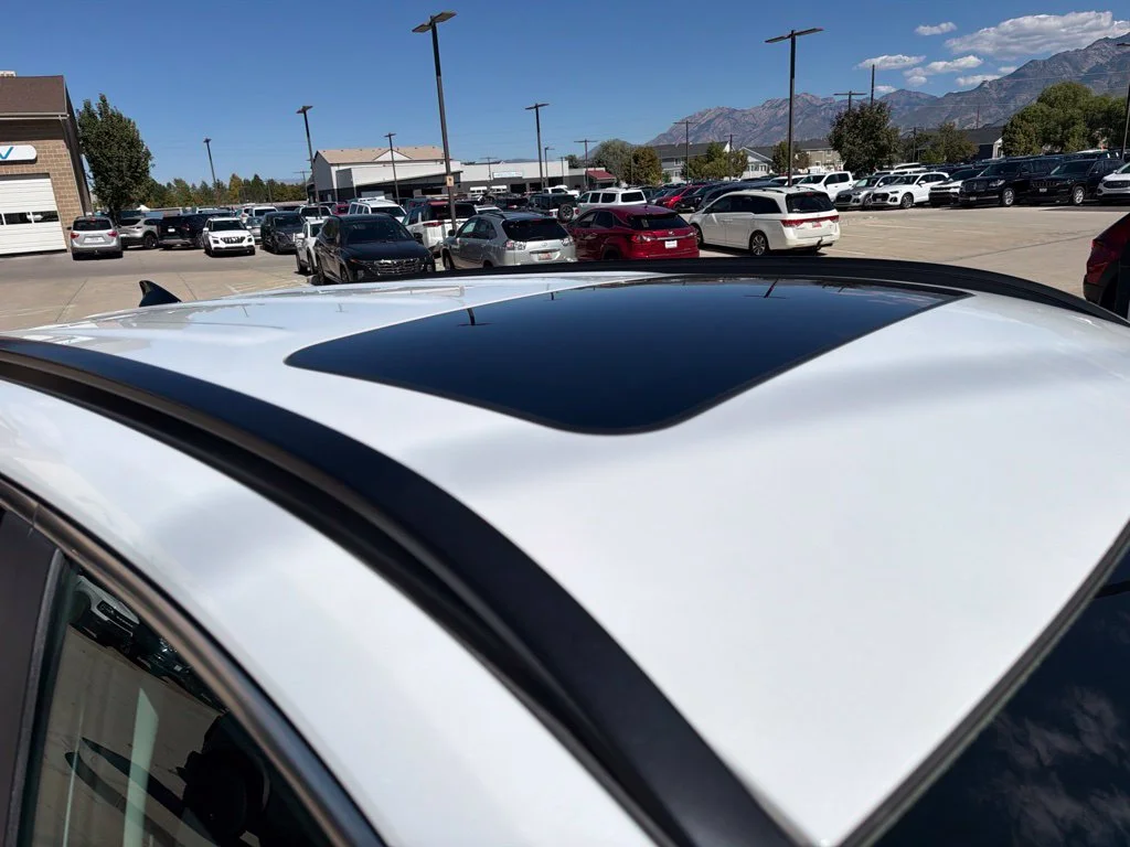 Used 2022 Gray Hyundai SEL image 9