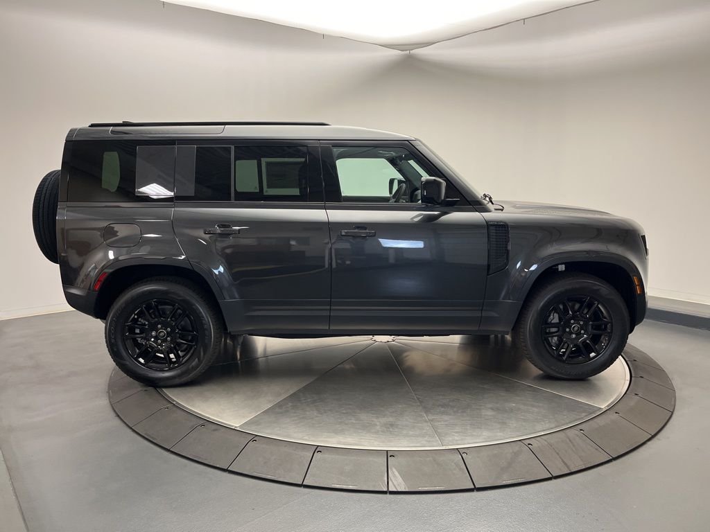 Used 2025 Carpathian Grey Prem Met Land Rover S image 5