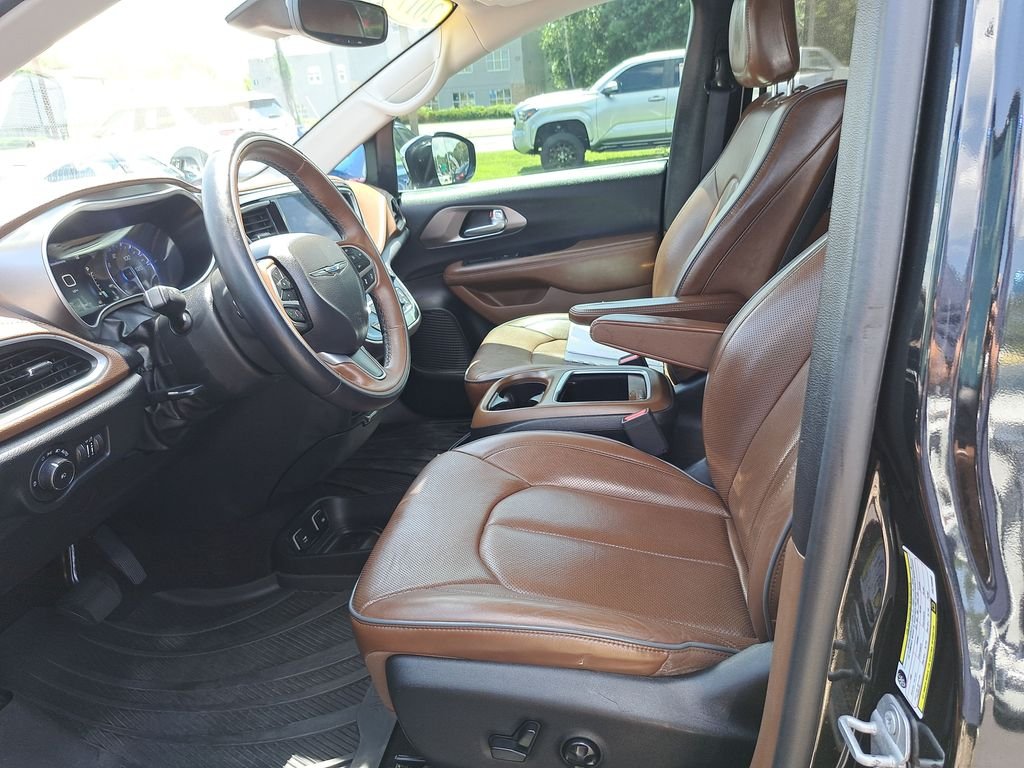Used 2017 Black Chrysler Limited image 19