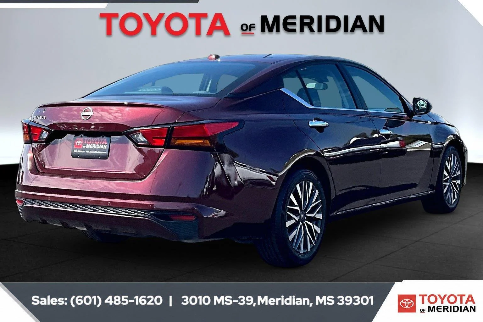 Used 2025 Garnet Pearl Metallic Nissan SV image 11