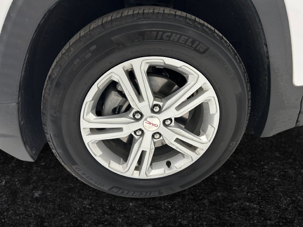 Used 2024 White GMC SLE image 23
