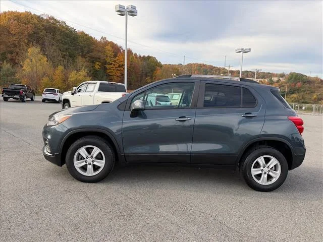 Used 2022  CHEVROLET 1LT image 2