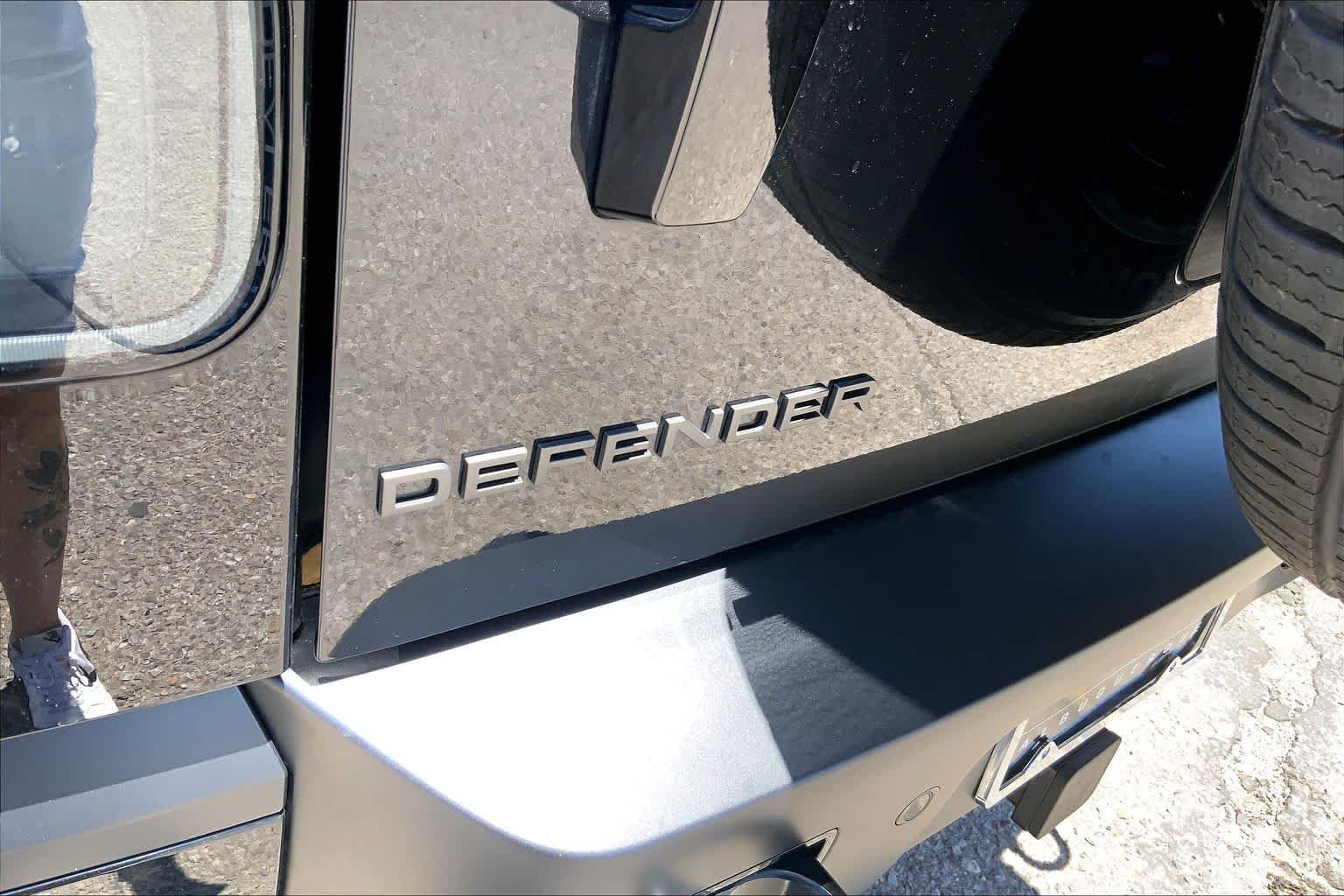 New 2026 Santorini Black LAND ROVER X-Dynamic SE image 15
