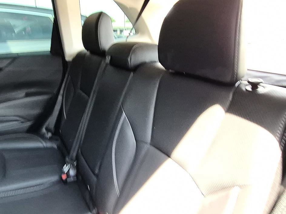 Used 2022 Crystal Black Silica Subaru Touring image 30
