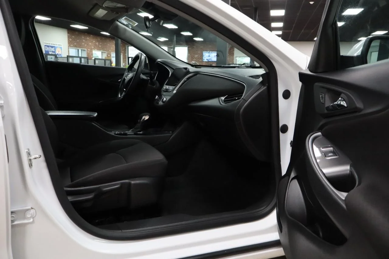 Used 2023 Summit White Chevrolet LT image 27