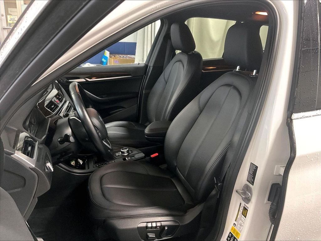 Used 2017 White BMW xDrive28i image 10