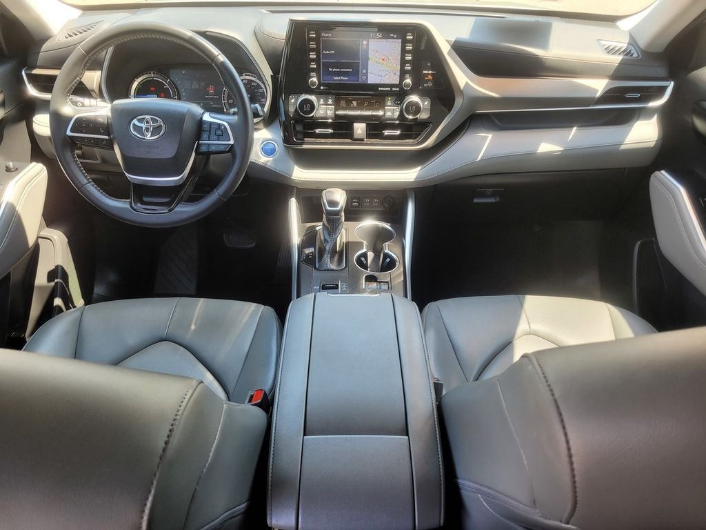 Used 2022 Silver Toyota XLE image 14