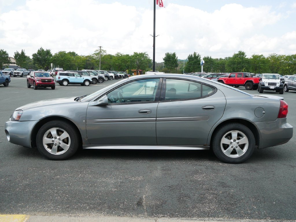 Used 2008 Shadow Gray Metallic Pontiac Base image 5