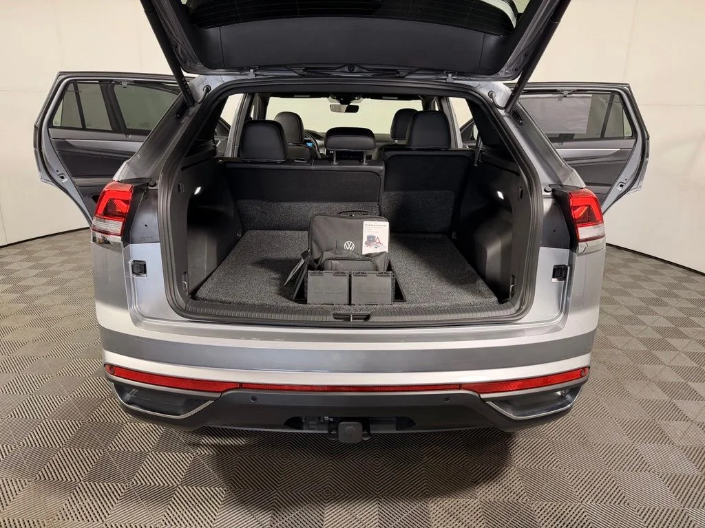 New 2026 Silver Volkswagen 2.0T SE w/Technology image 21