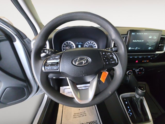 Used 2020 Silver Hyundai SE image 13