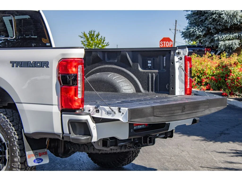 New 2026 Star White Metallic Tri-Coat Ford LARIAT image 10