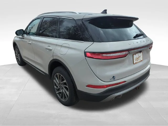 Used 2021 White Lincoln Standard image 3