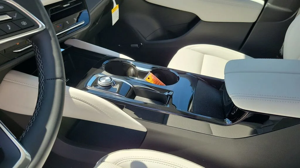 New 2026 Iridescent White Tricoat Buick Avenir image 18