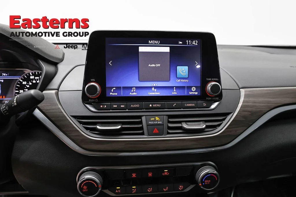 Used 2025 Black Nissan 2.5 SV image 16