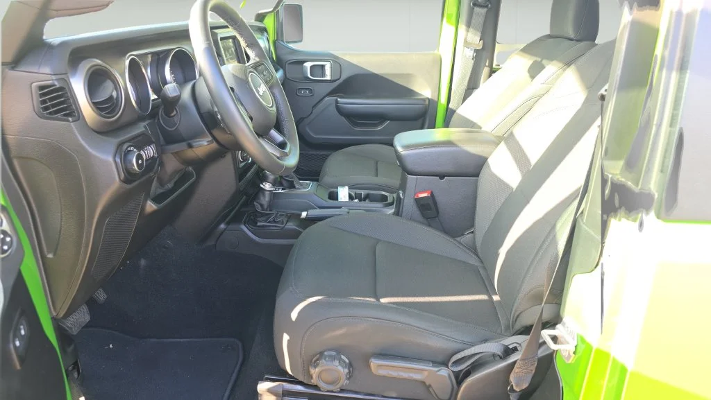 Used 2019 Green Jeep Sport S image 14