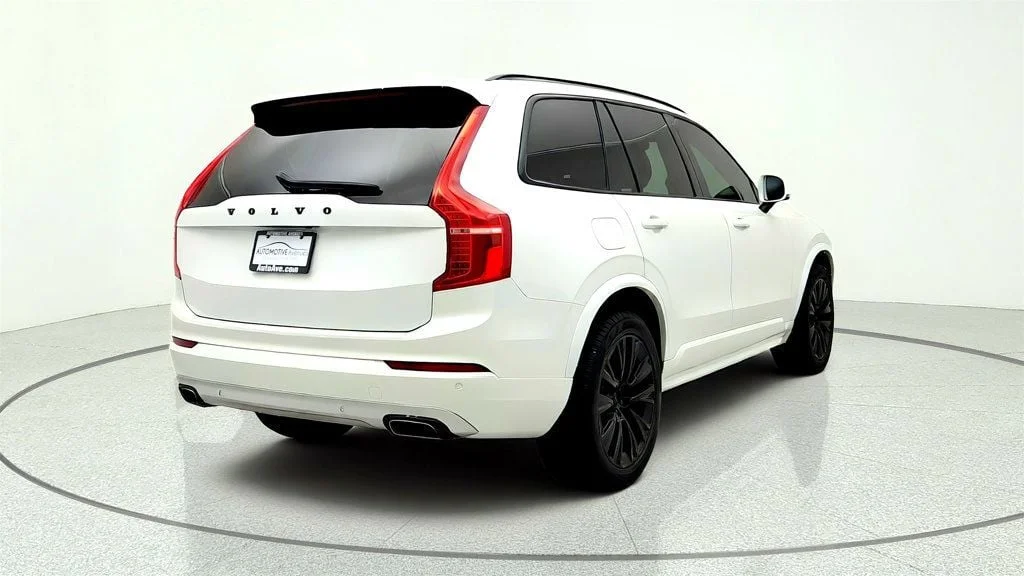 Used 2021 Crystal White Metallic Volvo T6 AWD Momentum 7-Seater w/ 20’’  5-Multi Spoke Alloy Wheels image 5