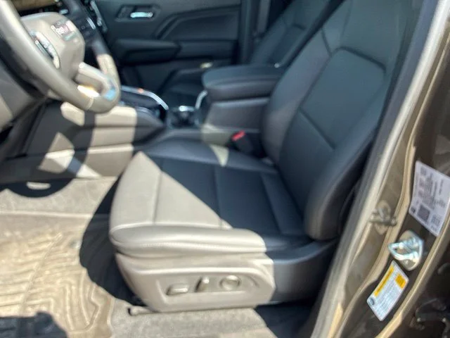 Used 2025 Brown GMC Elevation image 9