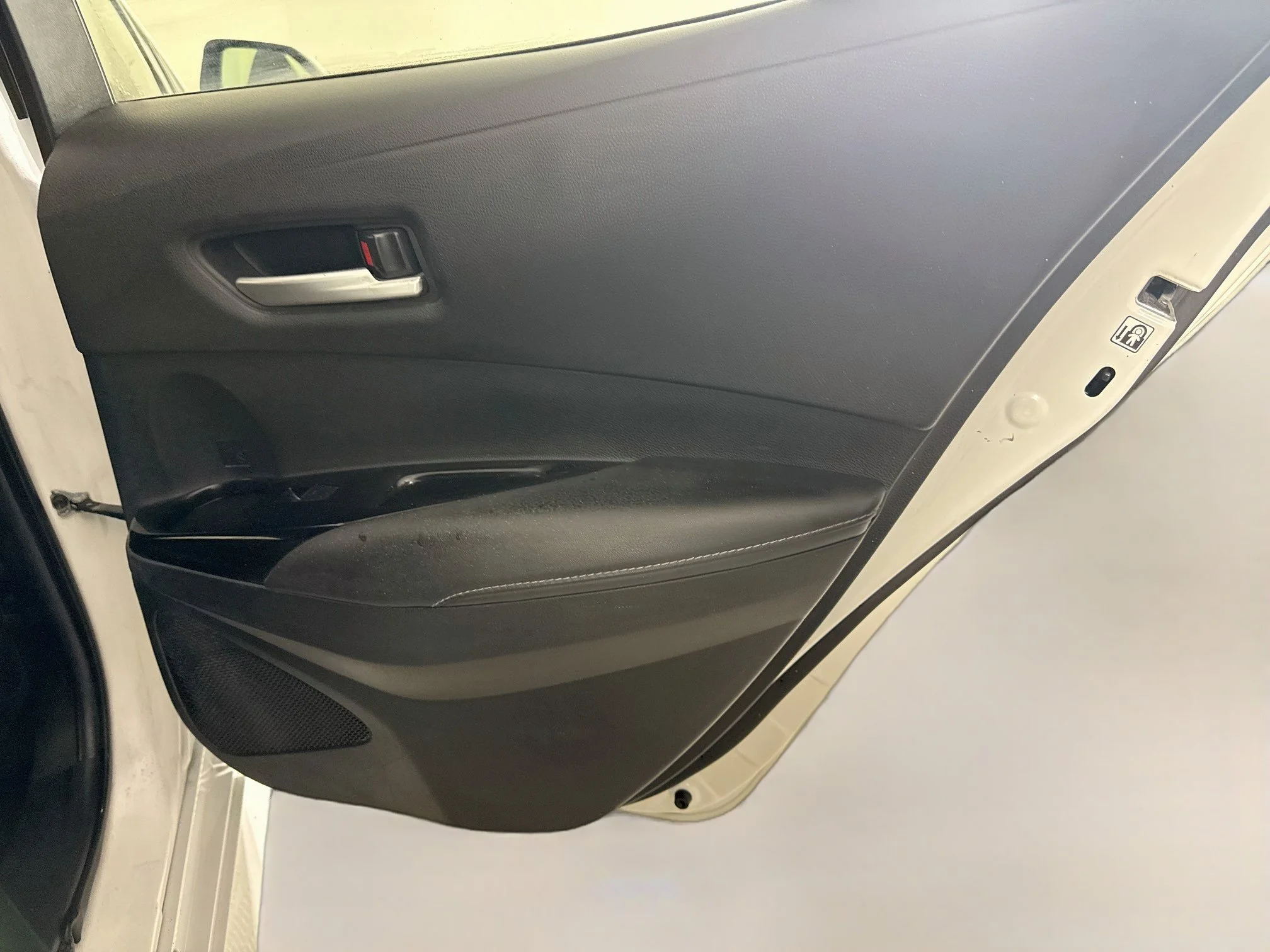 Used 2021 Wind Chill Pearl Toyota SE image 24