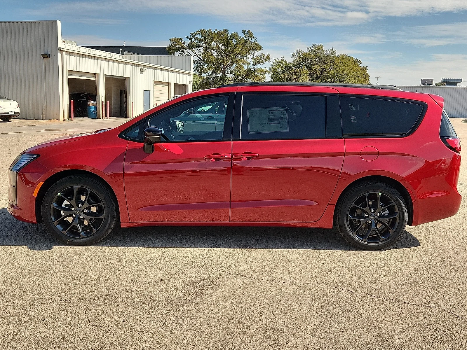 New 2027 Red Hot Pearl-Coat Paint Chrysler LIMITED image 2