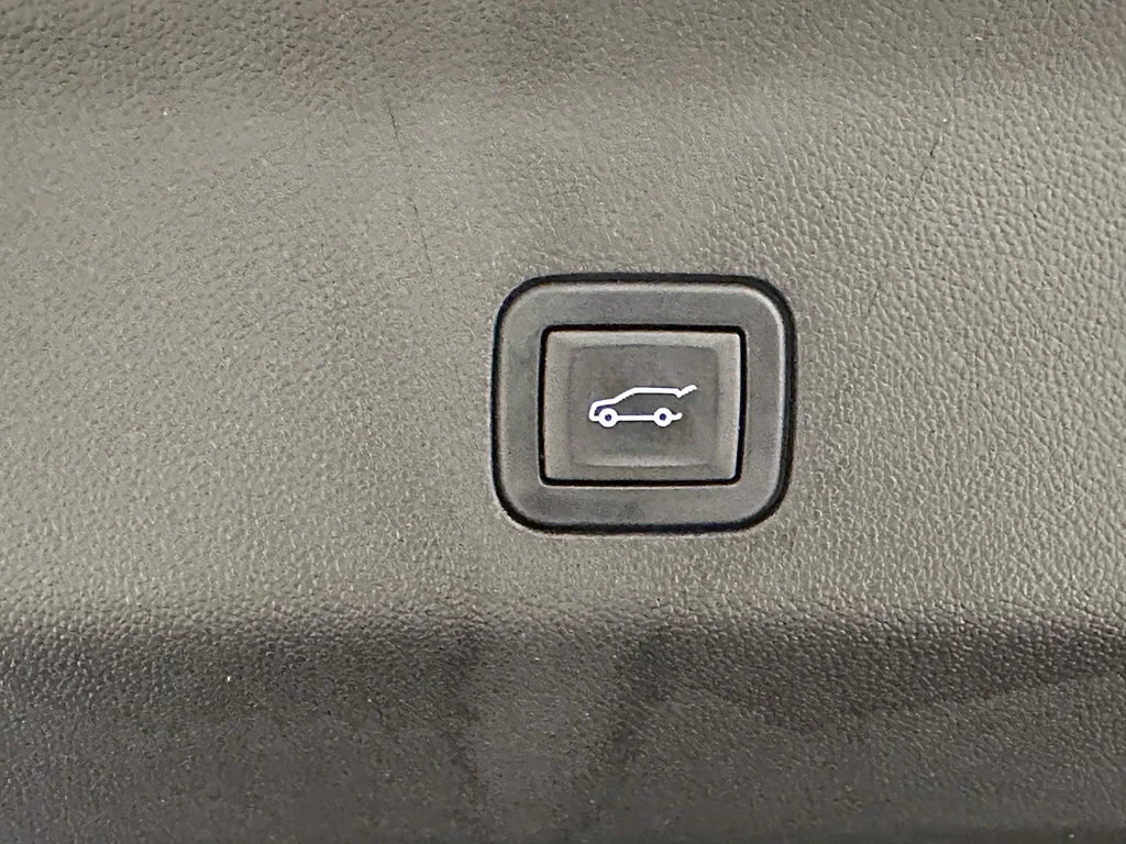 Used 2023 TITANIUM RUSH METALLIC GMC SLT image 13