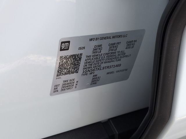 New 2026 Polar White Tricoat Chevrolet High Country image 37