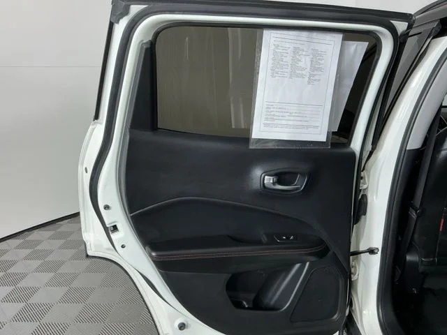 Used 2018 White Clearcoat Jeep Trailhawk image 26