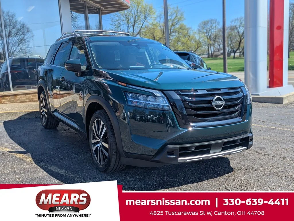 2023 Nissan Pathfinder Platinum 4WD's photo