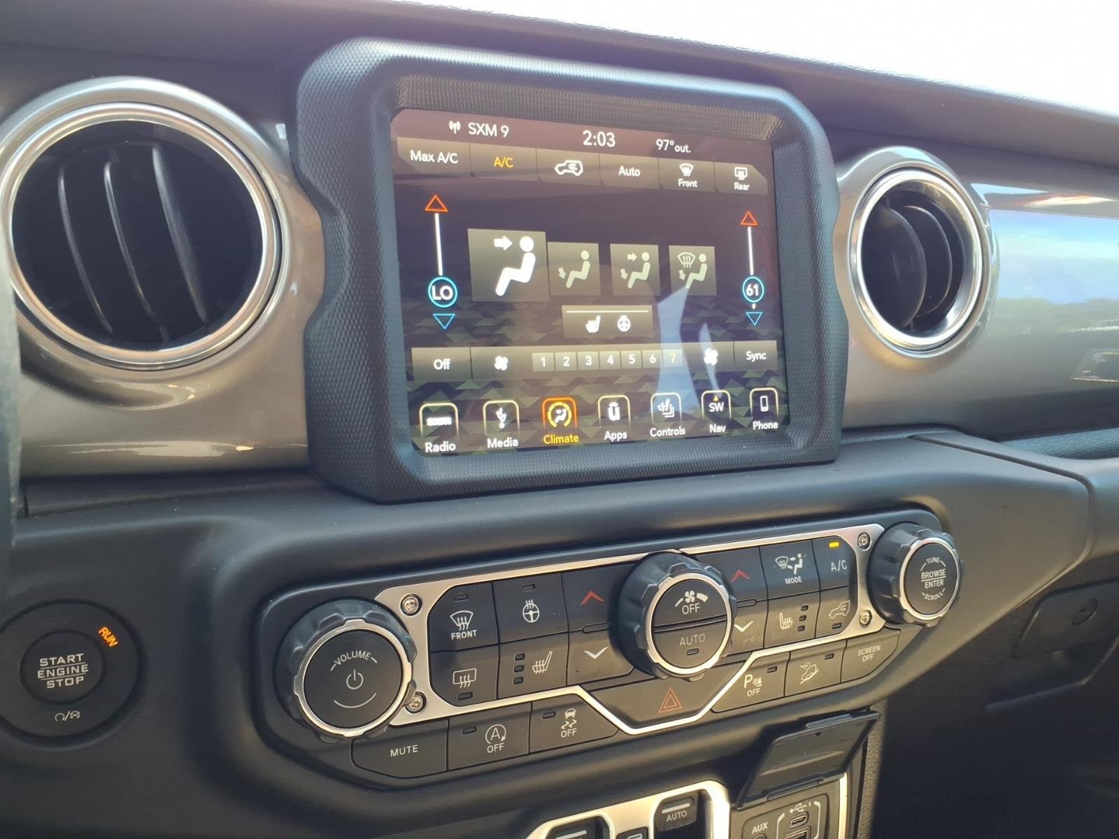 Used 2018 Punkn Metallic Clearcoat Jeep Sahara image 26