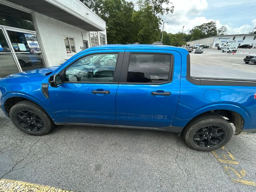 Used 2025 Blue Ford XLT image 3