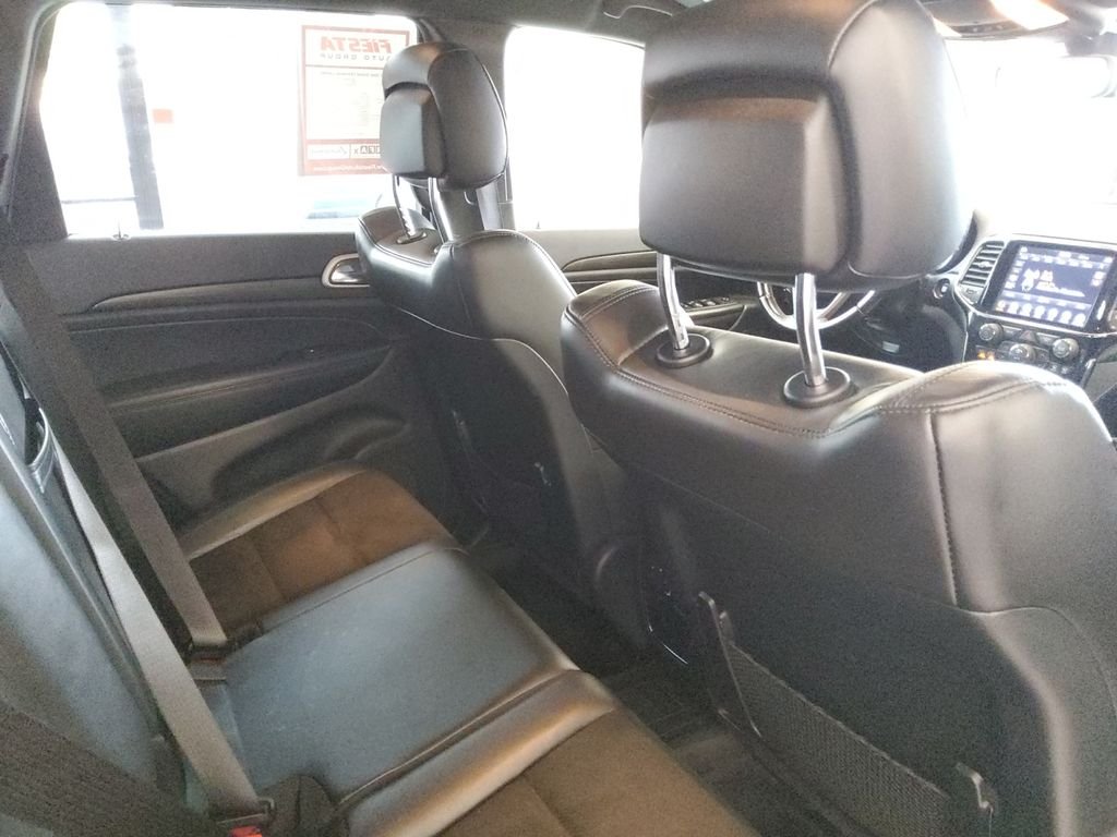 Used 2020 White Jeep Laredo image 17