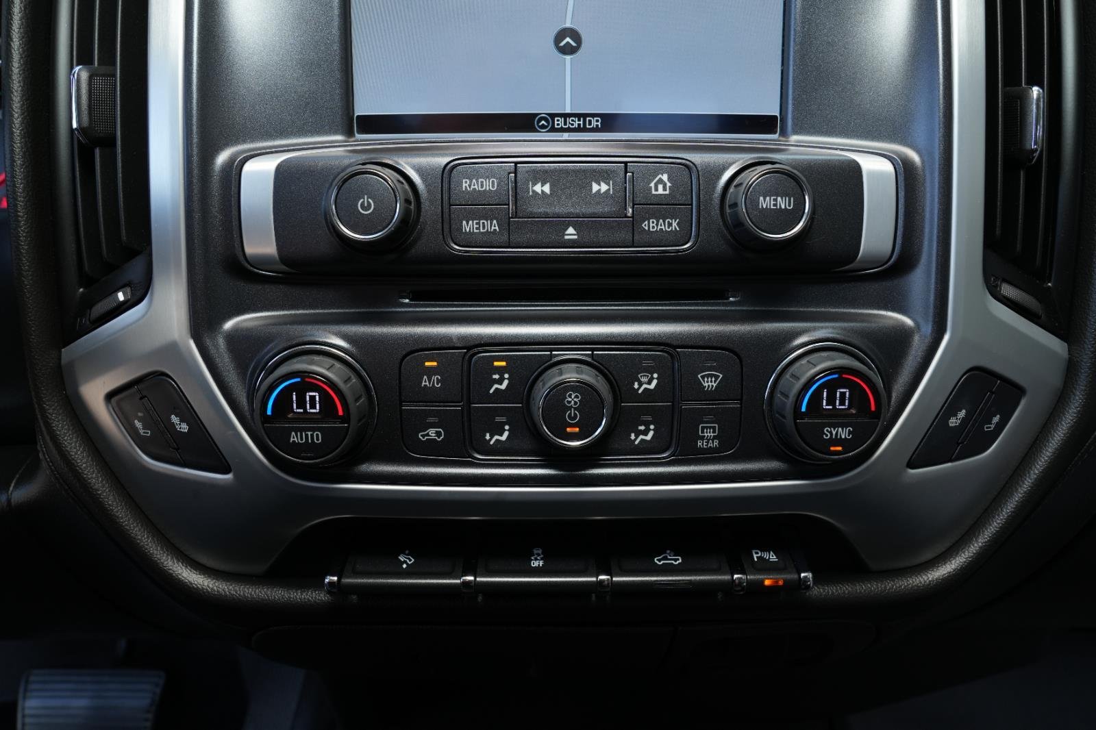 Used 2018 WHITE FROST TRICOAT GMC SLT image 31
