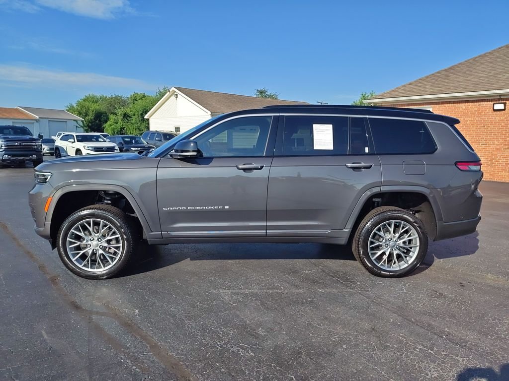 Used 2025 Gray Jeep Summit image 2