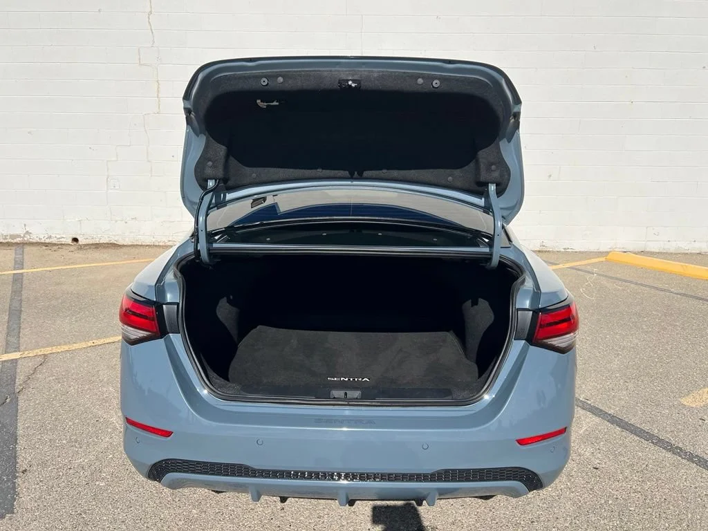 Used 2025  Nissan SV image 5