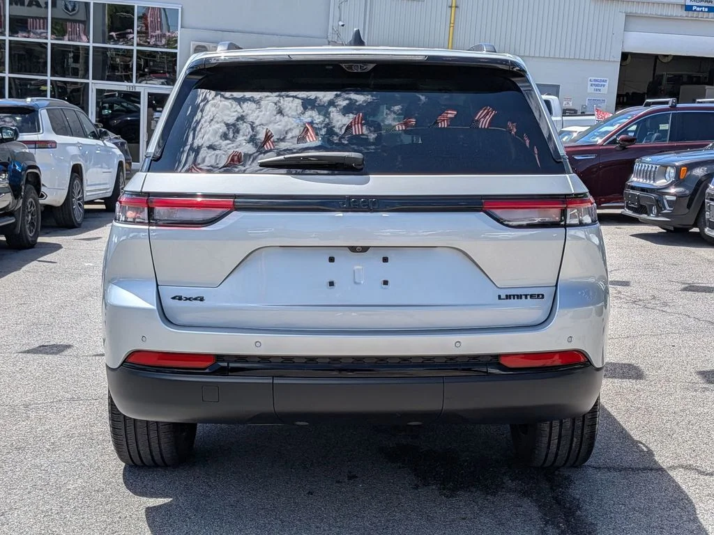 Used 2023 Silver Jeep Limited image 7
