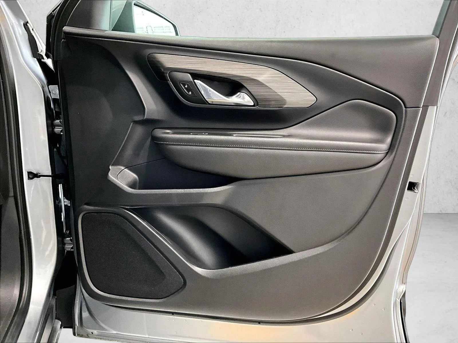 Used 2023 Sterling Metallic GMC SLE image 19