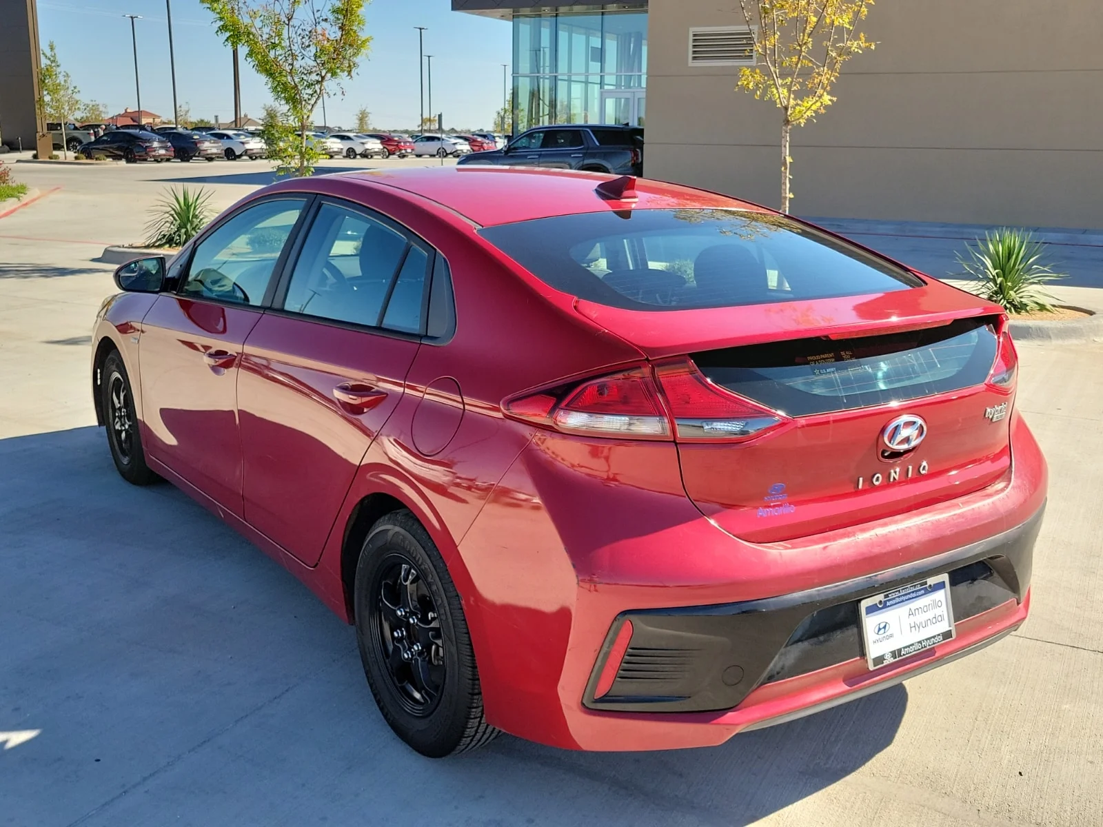 Used 2019 Red Hyundai Blue image 3