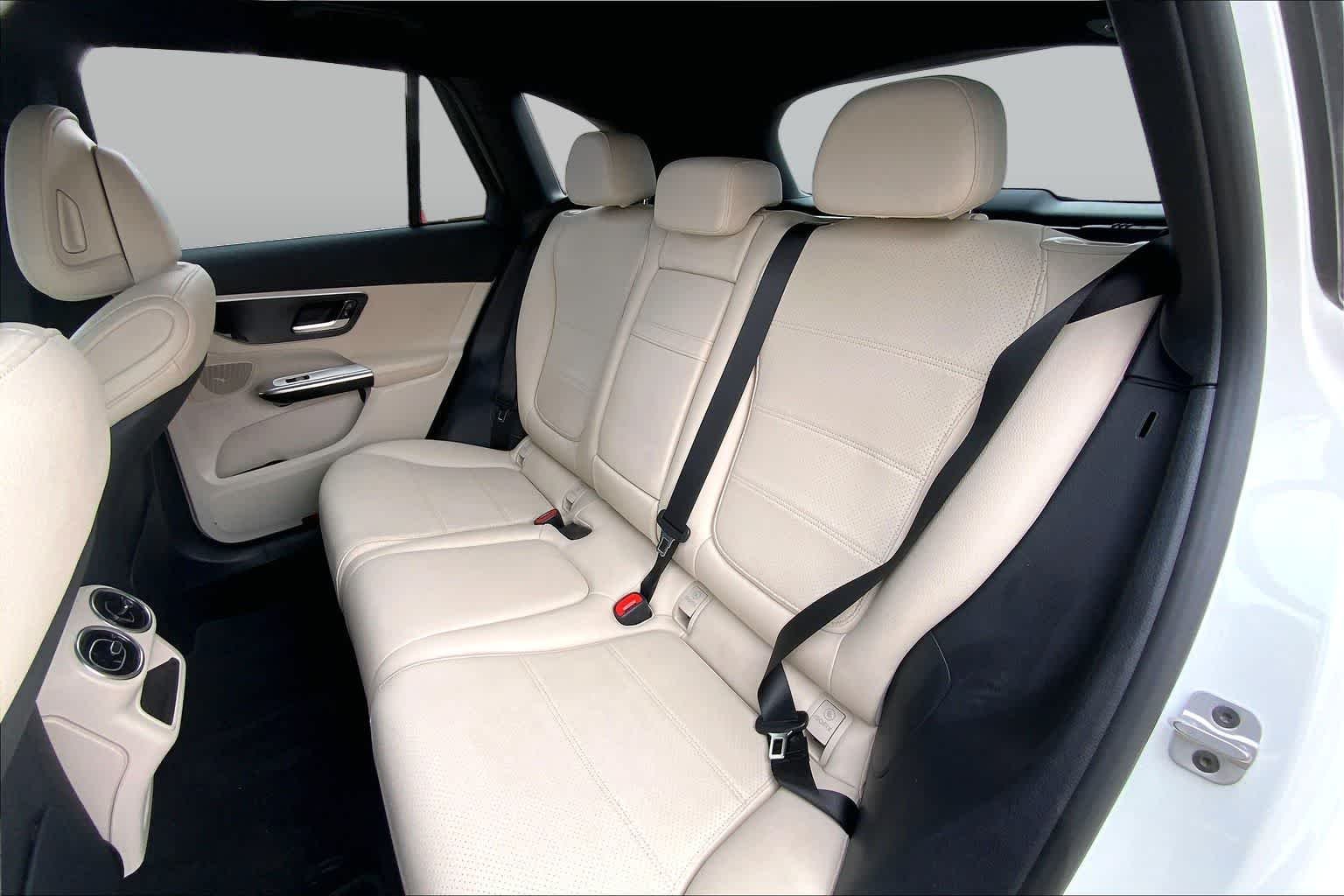 Used 2025 Polar White Mercedes-Benz GLC 300 image 21