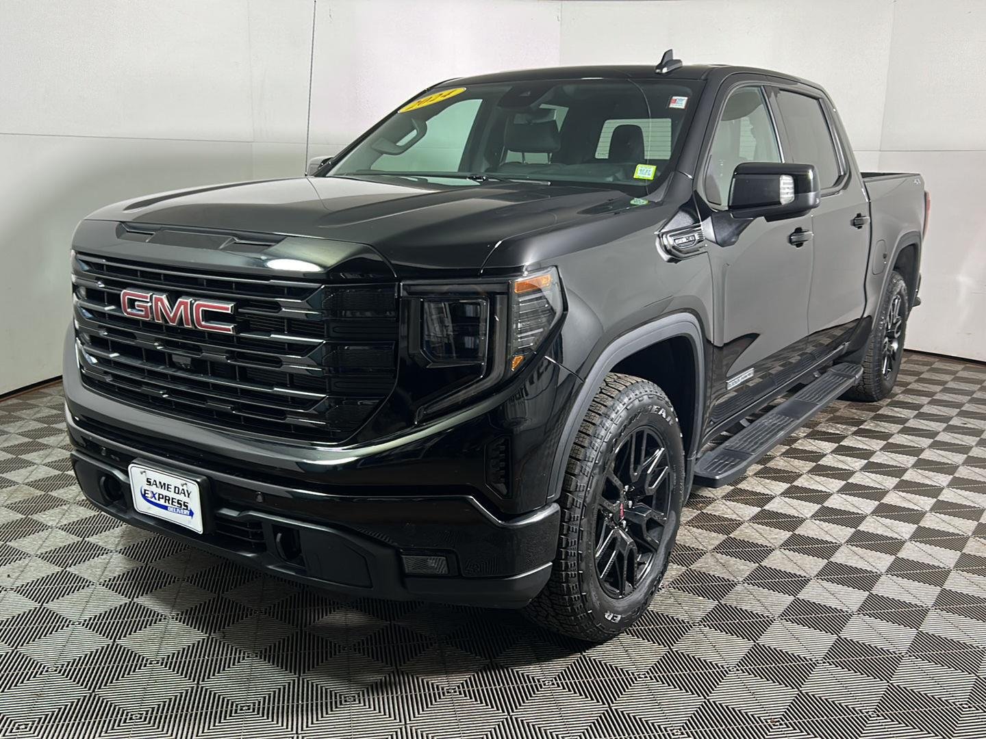 Used 2024 Onyx Black GMC Elevation image 11