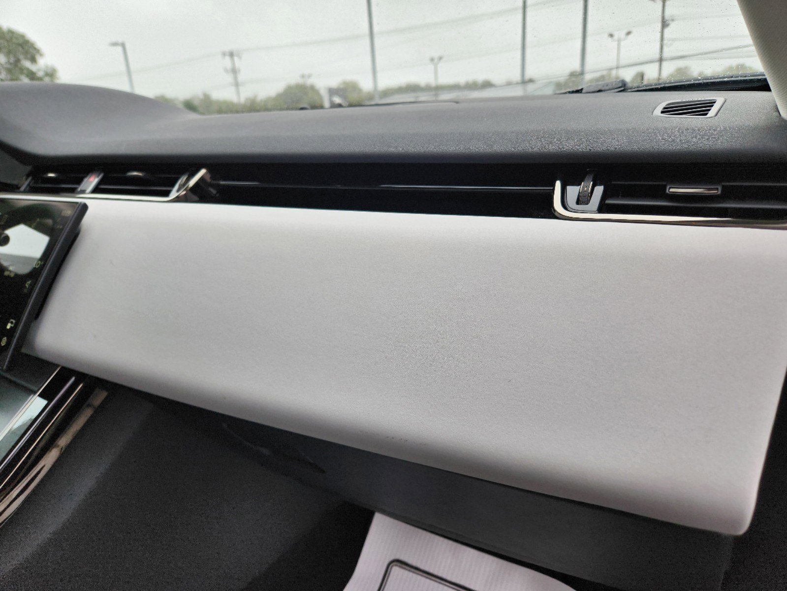 Certified Used 2024 Fuji White Land Rover S image 17