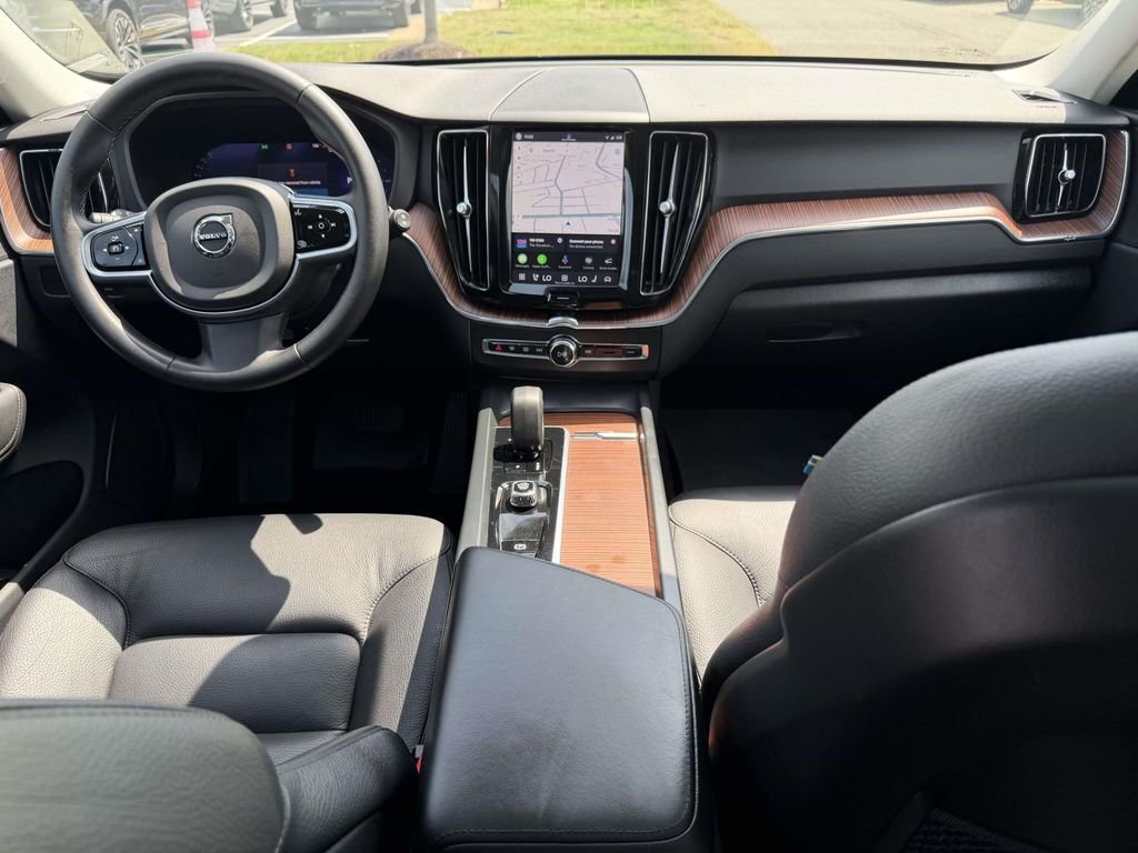 Used 2024 Black Volvo T8 Plus Dark Theme image 2