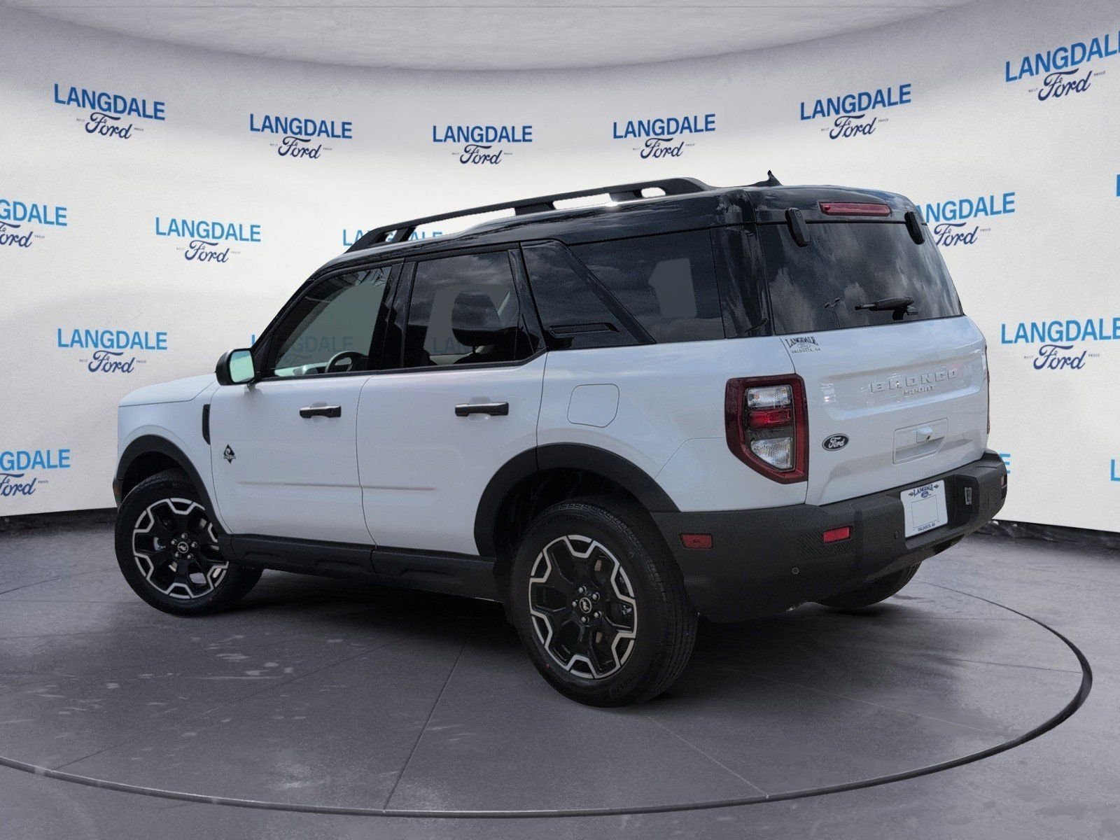 New 2026 Oxford White Ford Outer Banks image 9