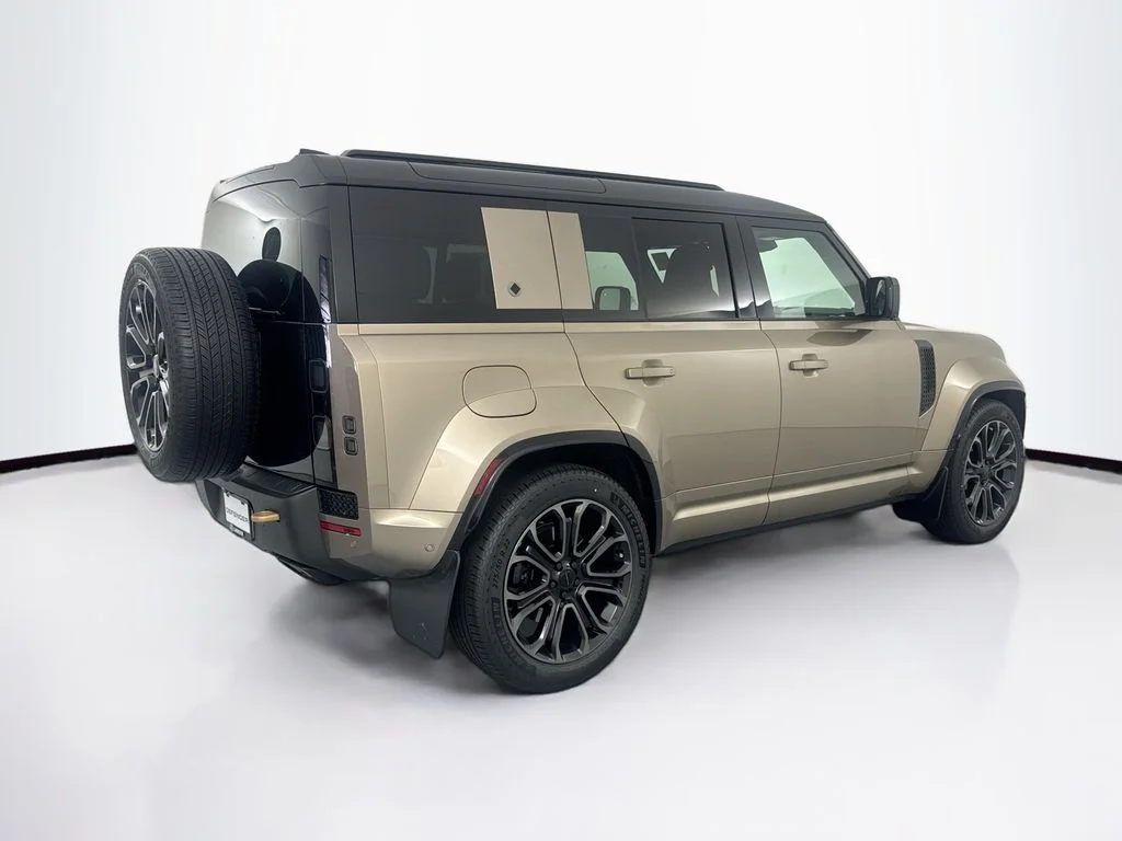 New 2026 Petra Copper Land Rover OCTA image 5