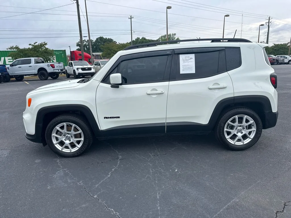 Used 2019 White Jeep Latitude image 4
