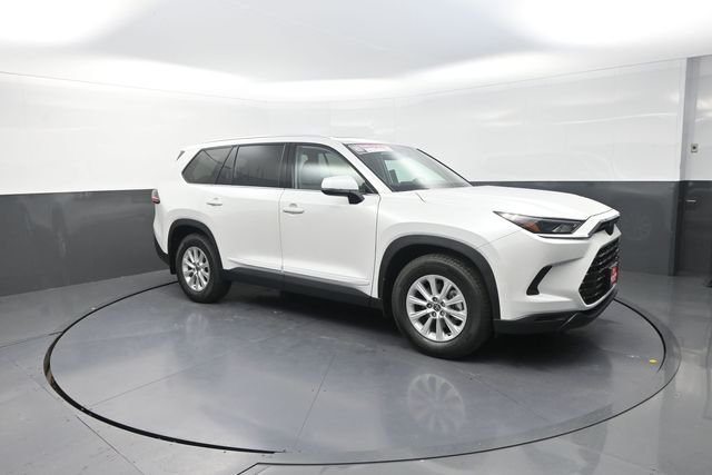 Used 2026 Beige Toyota XLE image 23
